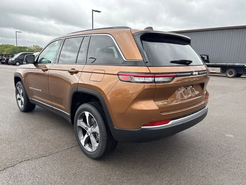 New 2026 Copper Shino Metallic Clear-Coat Exterior Paint Jeep Limited image 4