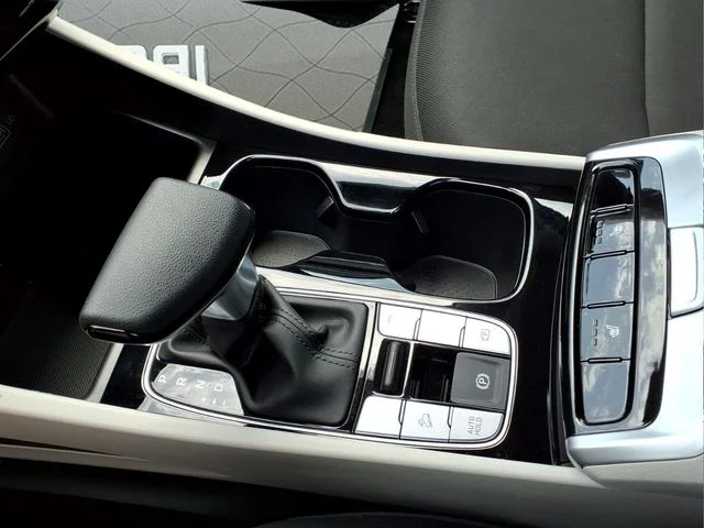 Certified Used 2023 White Hyundai SEL image 26