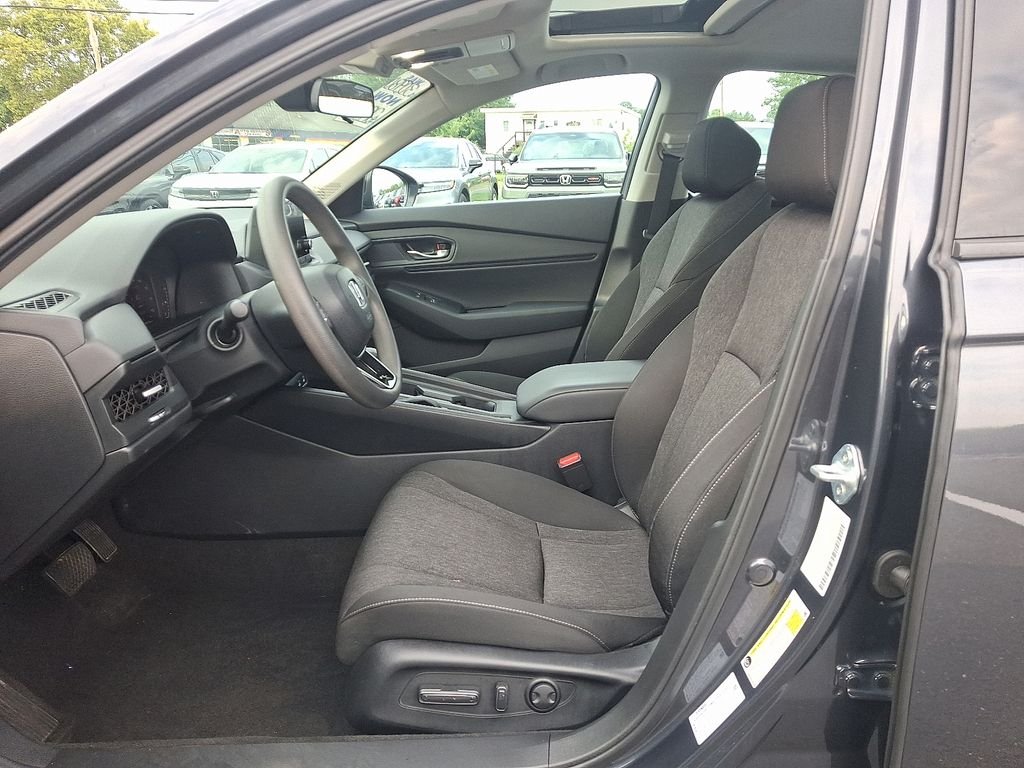 2025 Honda Accord SE - Photo 14
