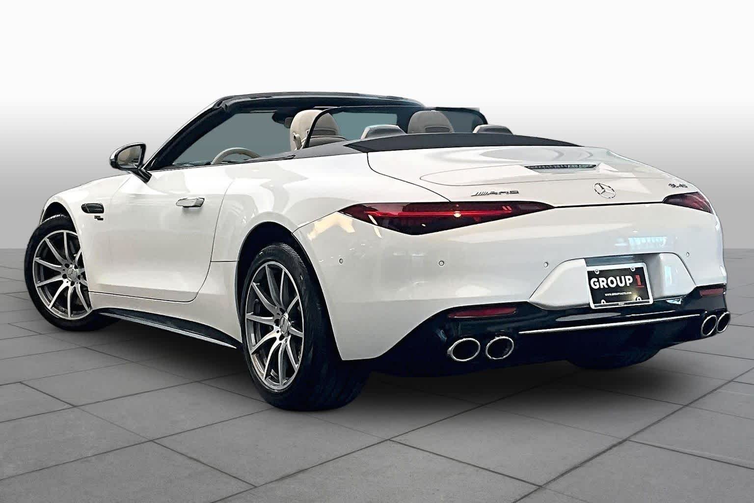 Used 2023 MANUFAKTUR Moonlight White Metallic Mercedes-Benz AMG® SL 43 image 12