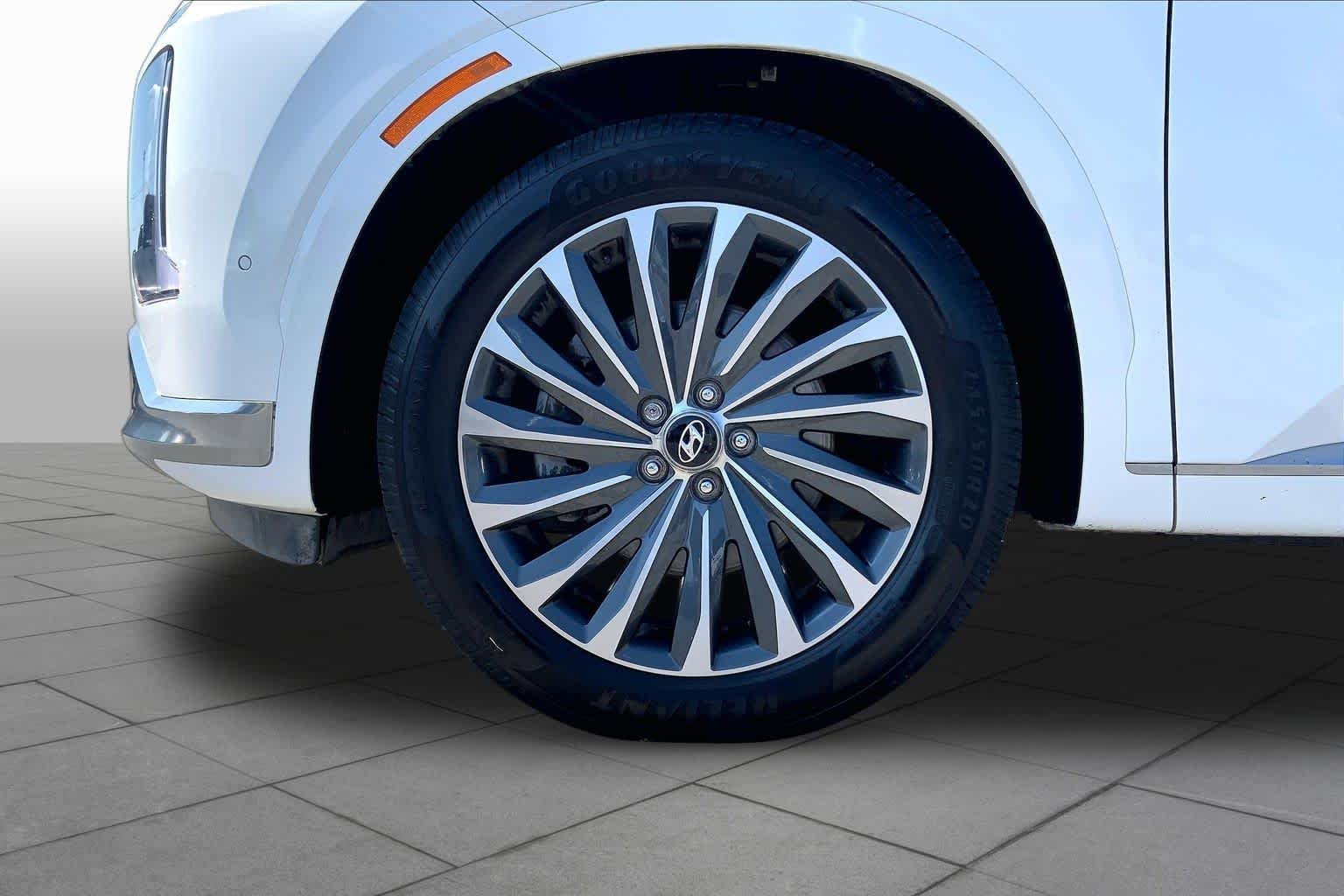 Used 2024 Hyper White Hyundai Calligraphy image 11