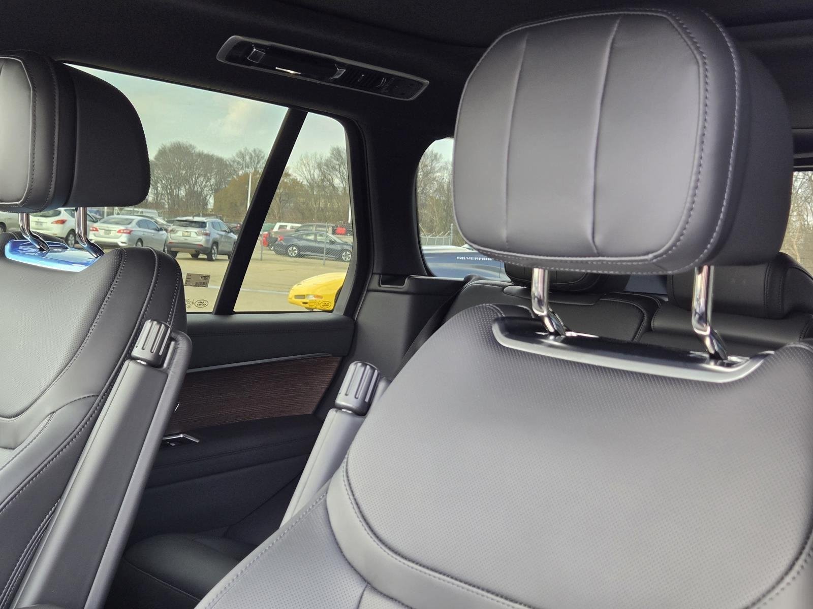 New 2026 Santorini Black Land Rover SE image 17