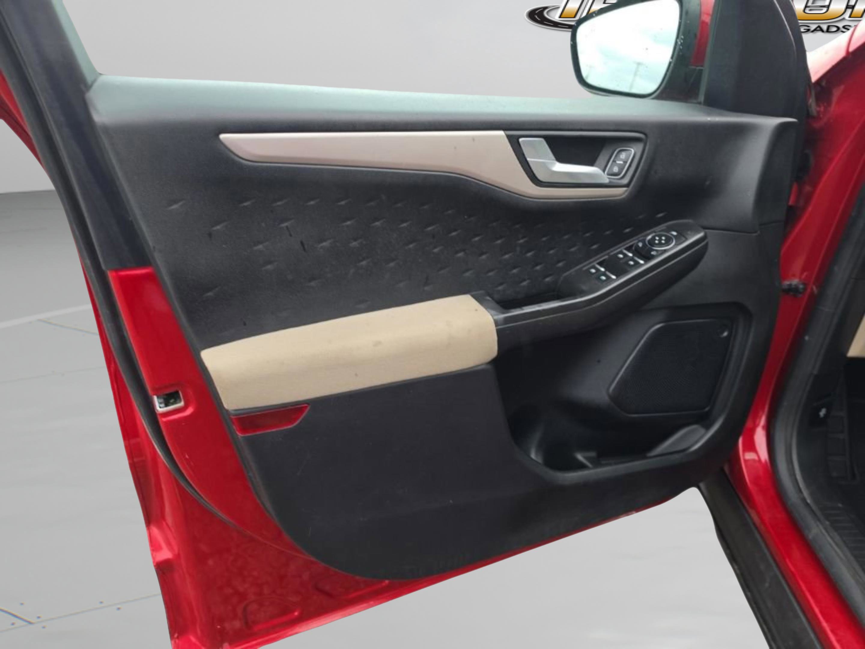 Used 2020 Red Ford SE image 11