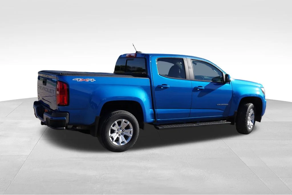 Used 2022 Blue Chevrolet LT image 4