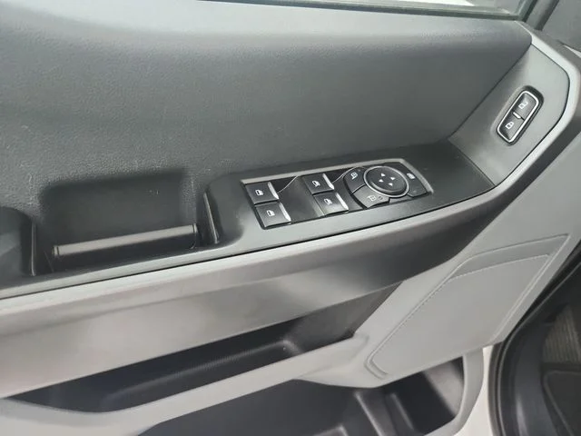Used 2025 Oxford White Ford XLT image 21