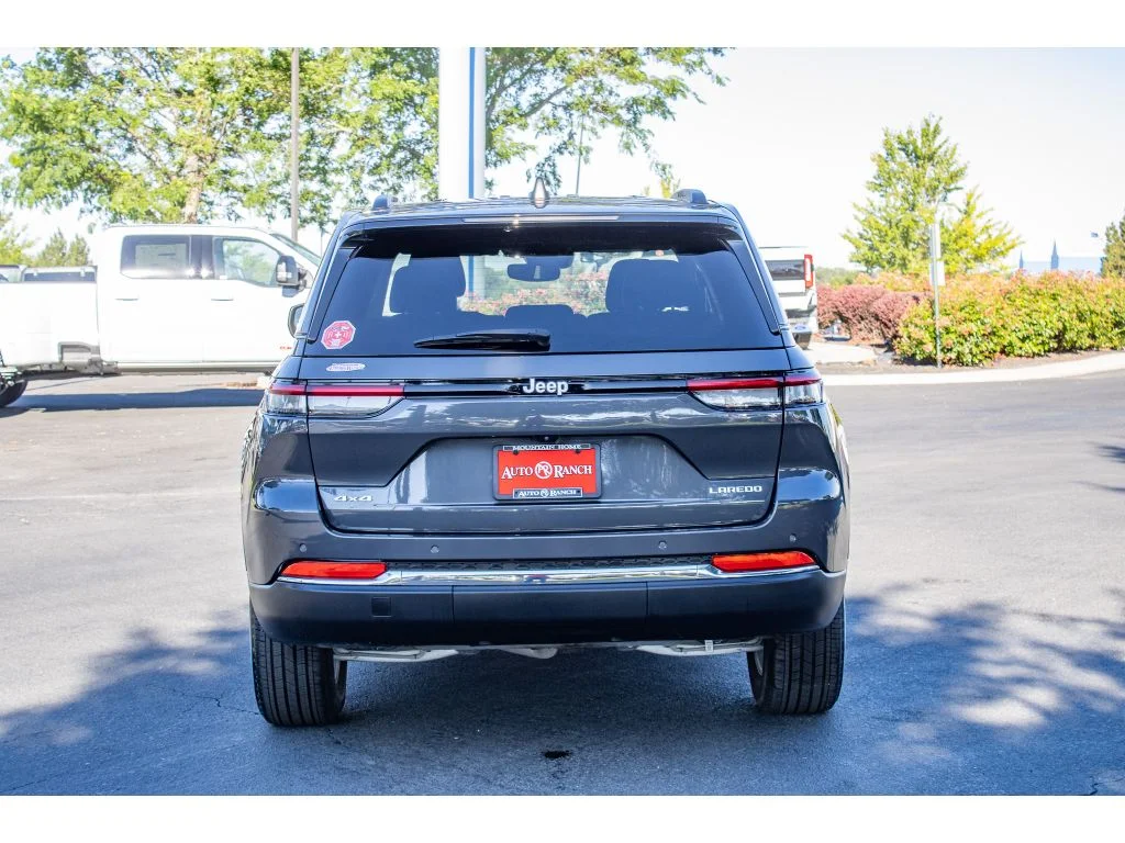 Used 2024 Baltic Gray Metallic Clearcoat Jeep Laredo X image 7