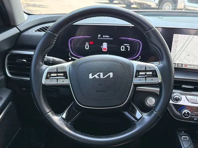 Used 2023 Red Kia S image 23