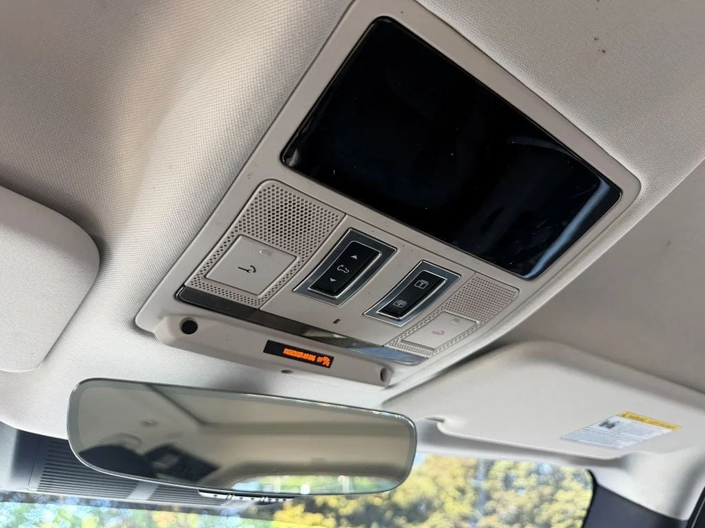 Used 2024 Fuji White Land Rover 110 P300 S w/ Air Suspension, Black Exterior Pkg & Tow Hitch image 19