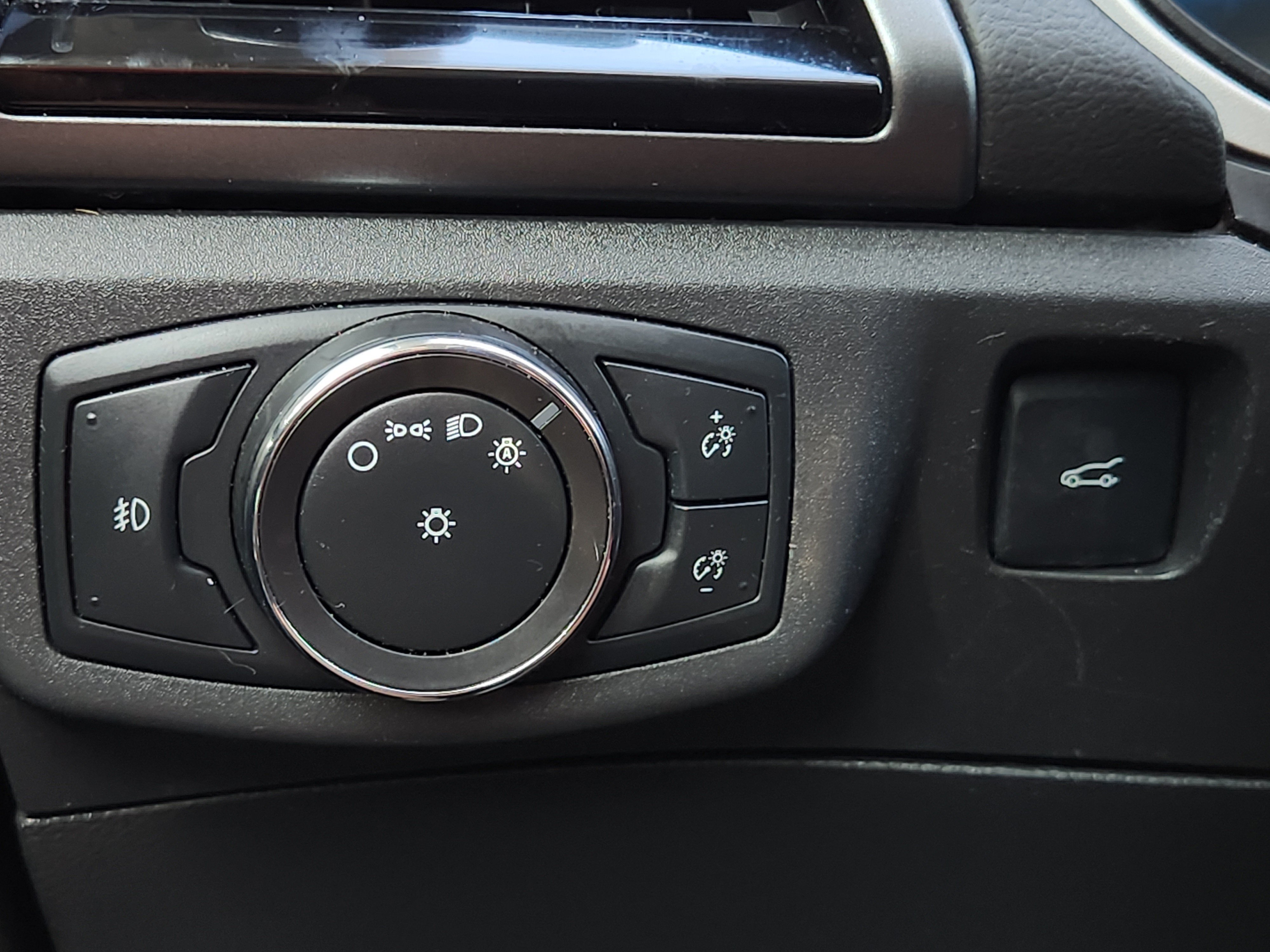 Used 2013 Tuxedo Black Metallic Ford SE image 21