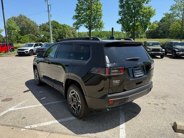 New 2026 Diamond Black Crystal Pearl-Coat Exterior Paint Jeep Limited image 4