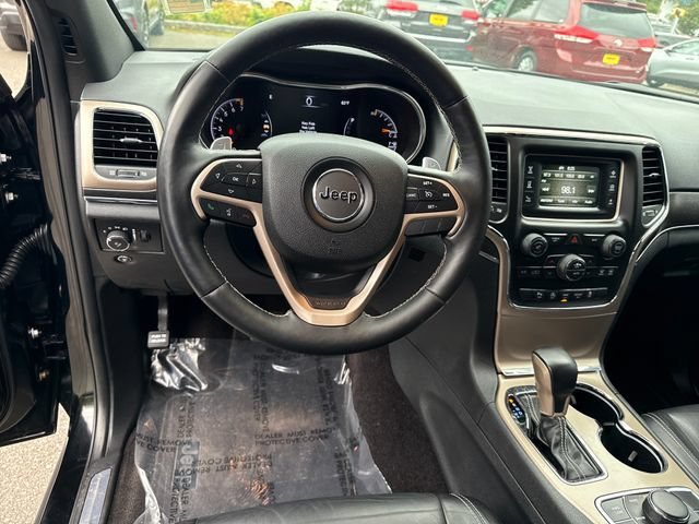 Used 2017 Diamond Black Crystal Pearlcoat Jeep Limited image 17