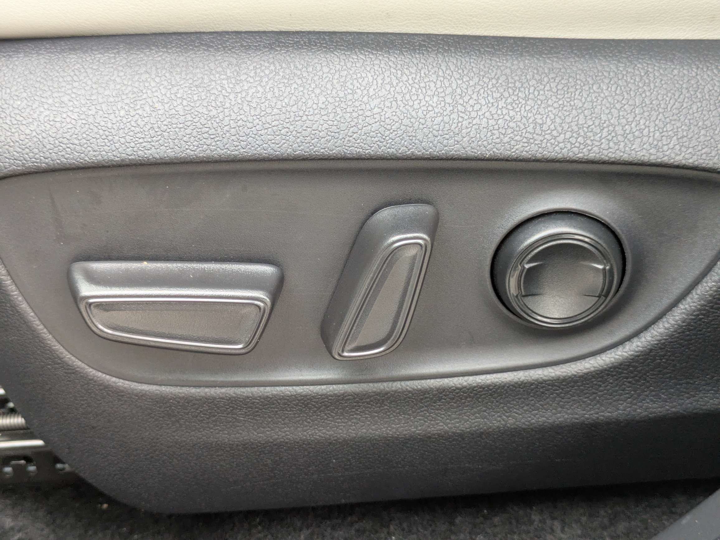 Used 2024 Pearl Toyota XLE Premium image 20