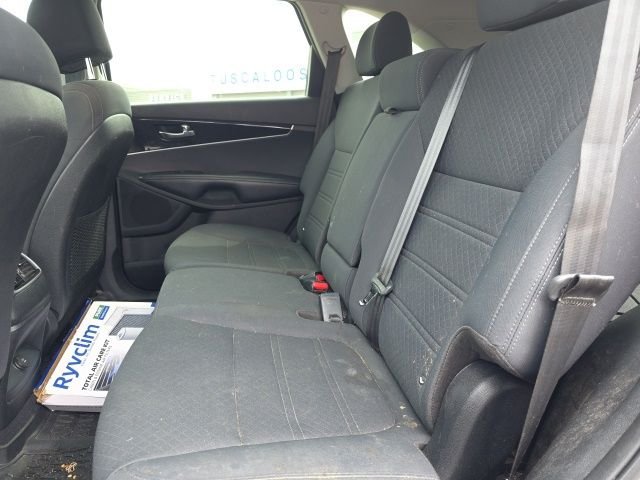 Used 2017 Silver Kia L image 10