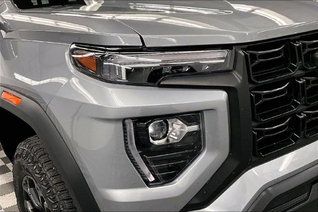 Used 2025 Sterling Metallic GMC Elevation image 32