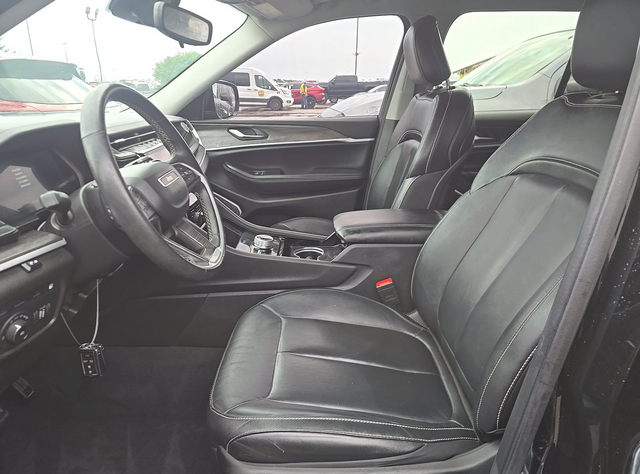 Used 2022 Black Jeep 4xe image 6