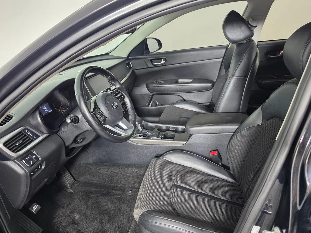 Used 2020 Black Kia S image 2