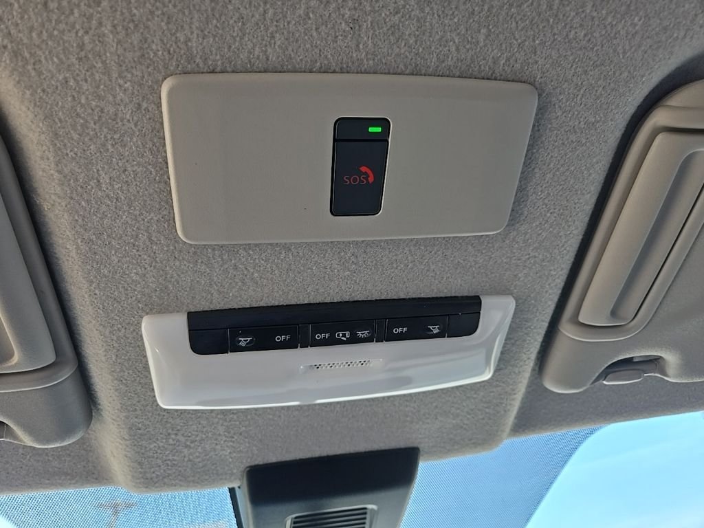 Used 2024 White Nissan SR image 60