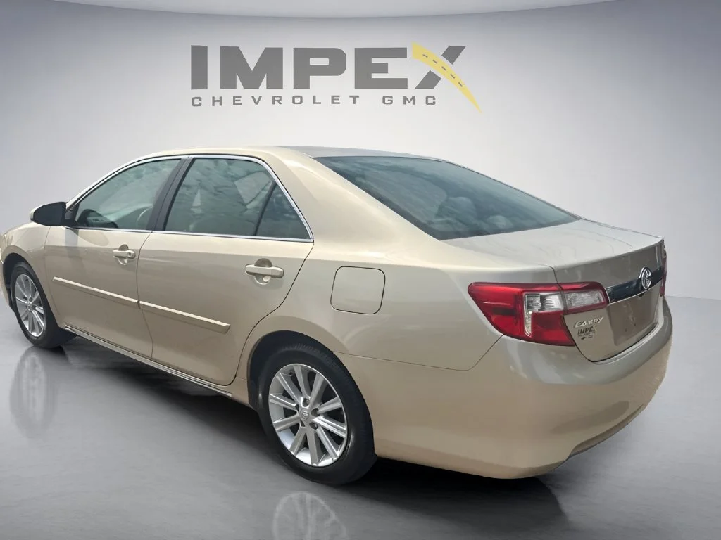 Used 2012 Gold Toyota XLE image 3