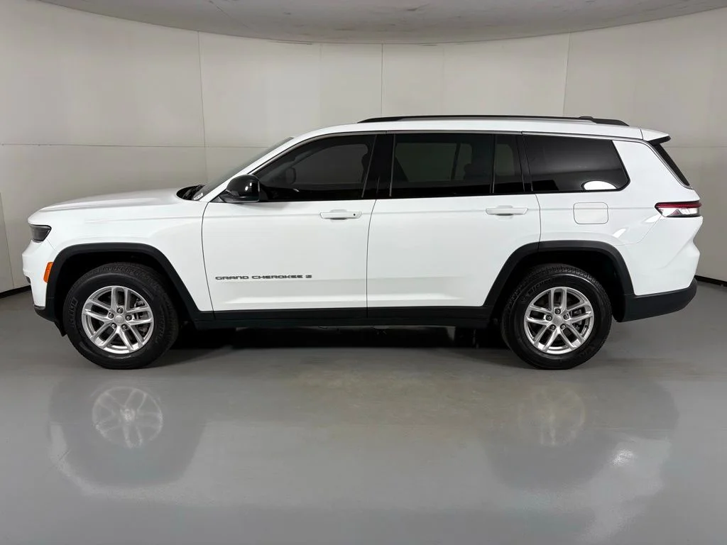 Used 2022 White Jeep Laredo image 5