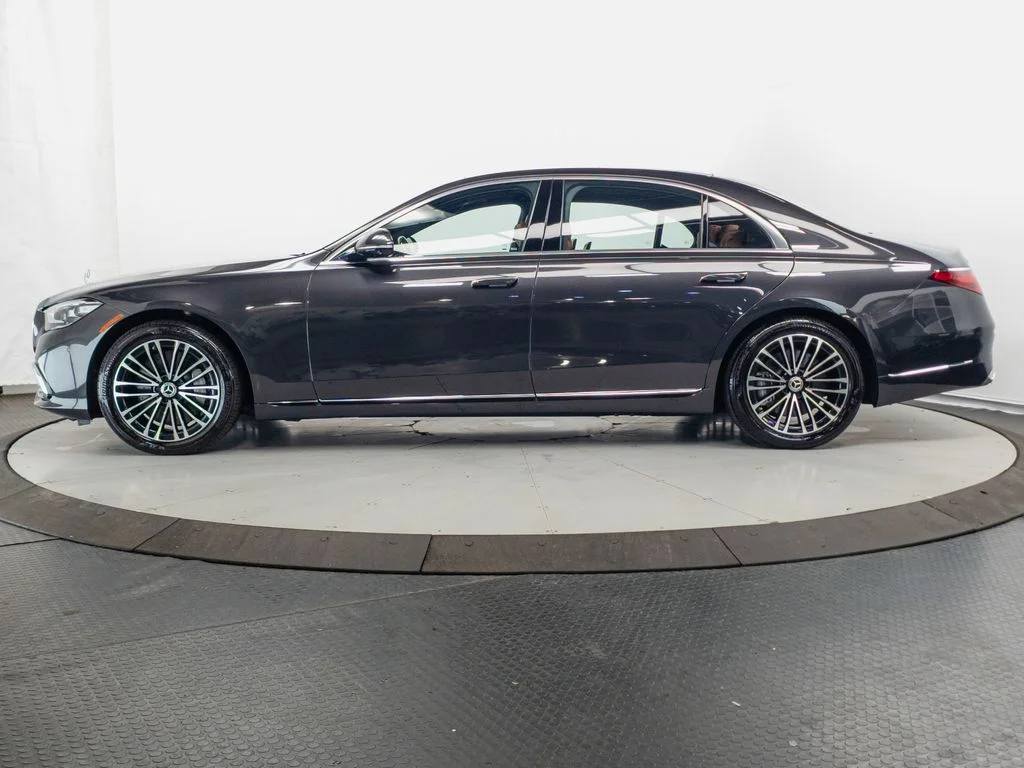 Certified Used 2024 Graphite Gray Metallic Mercedes-Benz S 580 image 4
