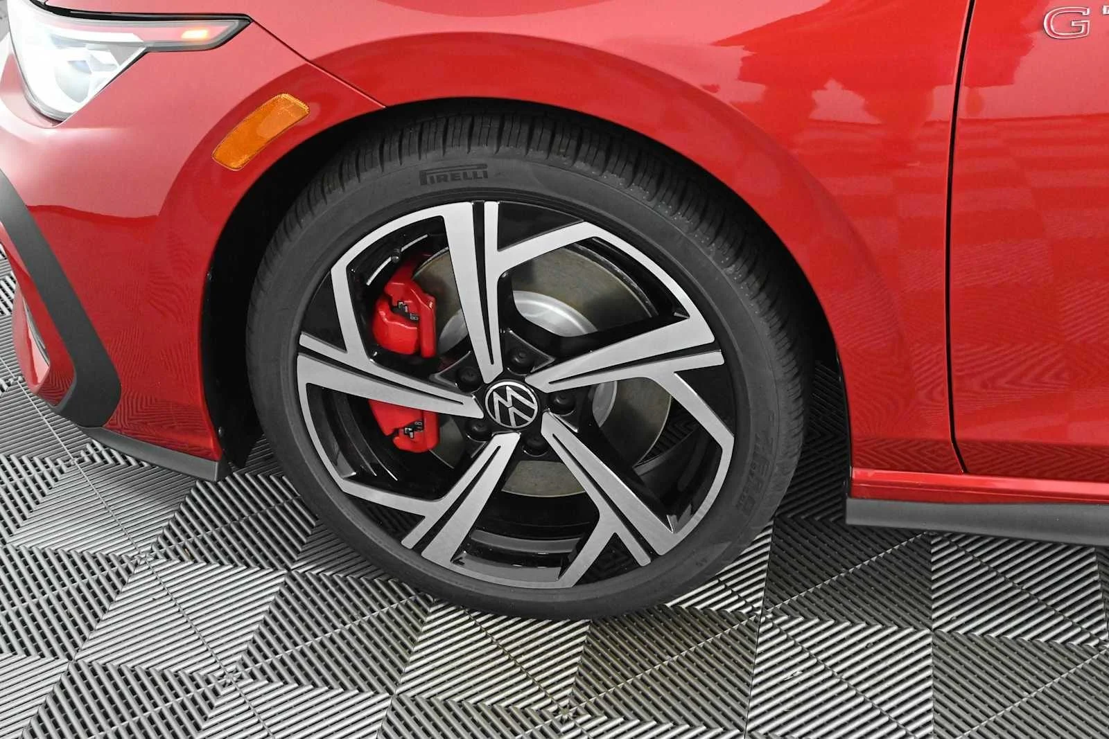 New 2026 Kings Red Metallic Volkswagen SE image 31