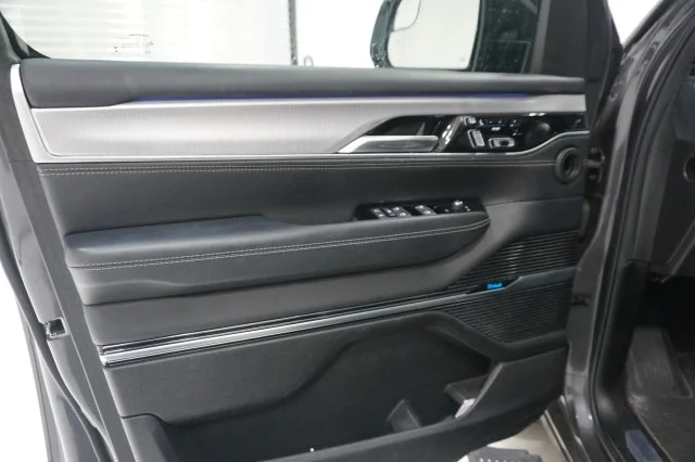 2023 Jeep Grand Wagoneer Series I - Photo 18