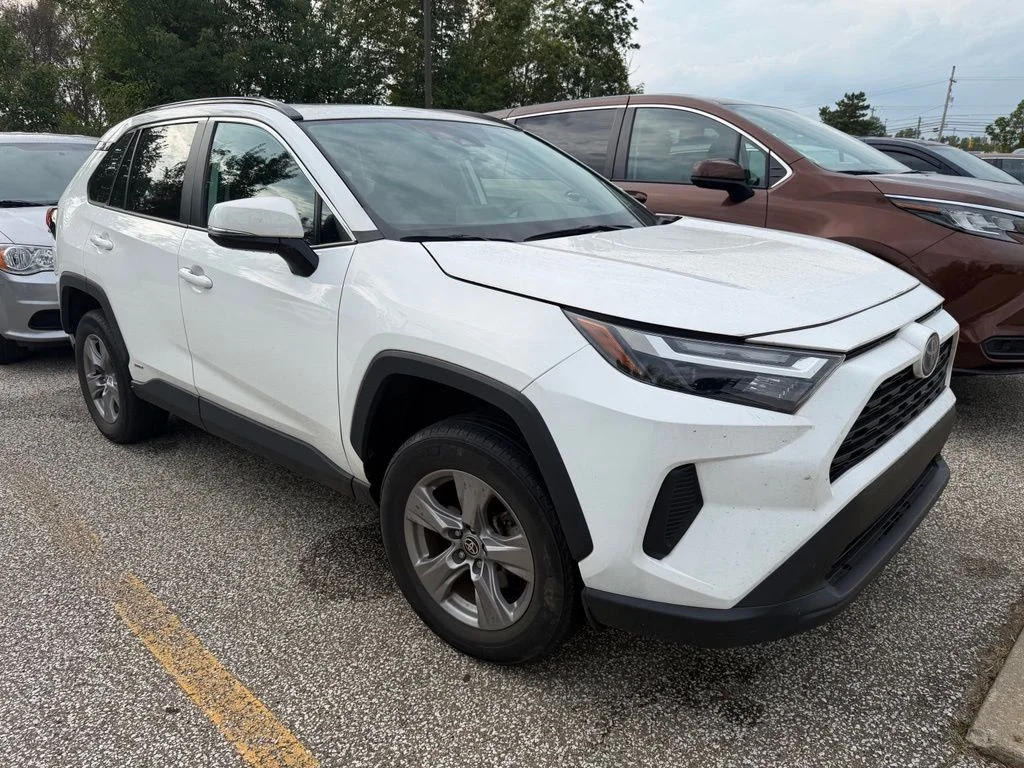 Used 2023 White Toyota XLE image 3
