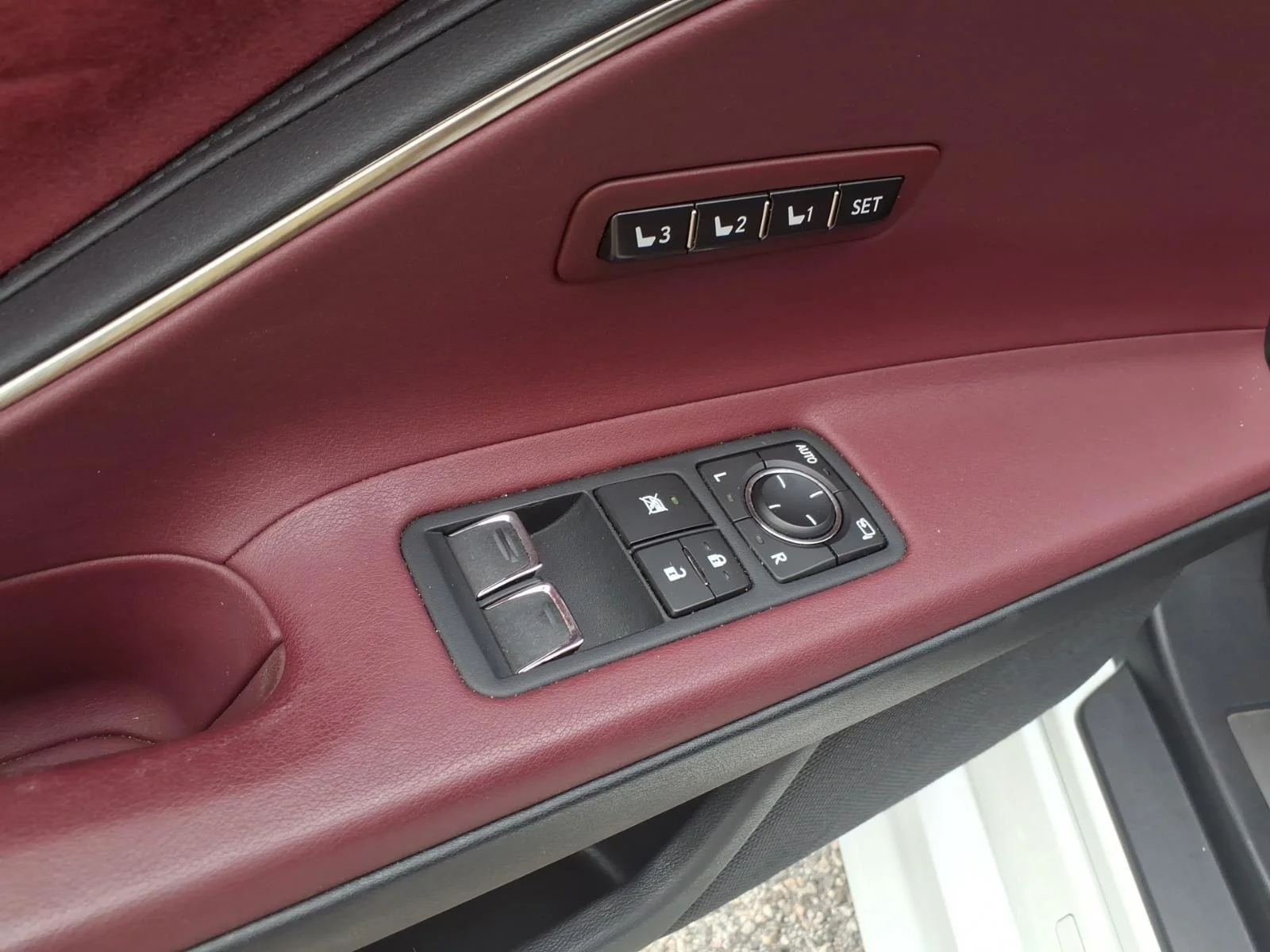 Used 2018 Ultra White Lexus LC 500 image 21