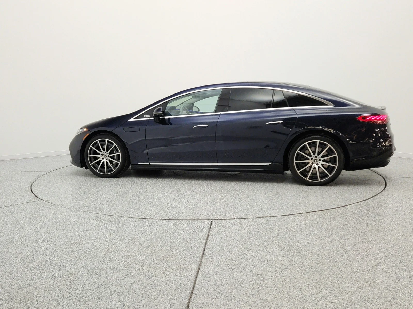 Used 2023 Nautical Blue Metallic Mercedes-Benz EQS 580 4MATIC® Sedan image 8