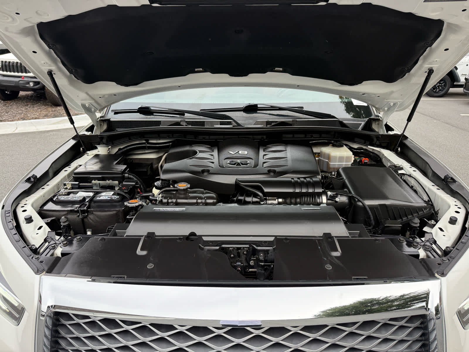 Used 2019 Moonstone White INFINITI LUXE image 32