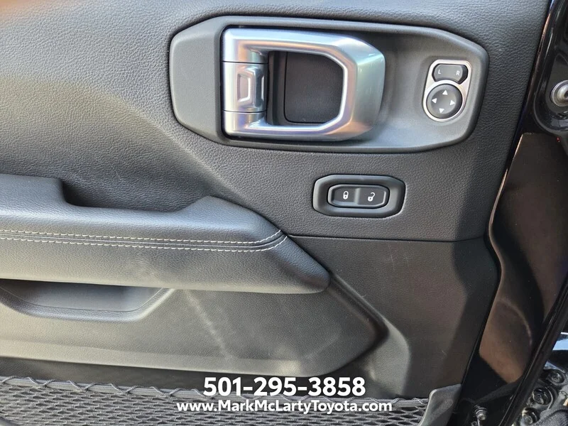 Used 2022 Black Clearcoat JEEP OVERLAND 4X4 image 26