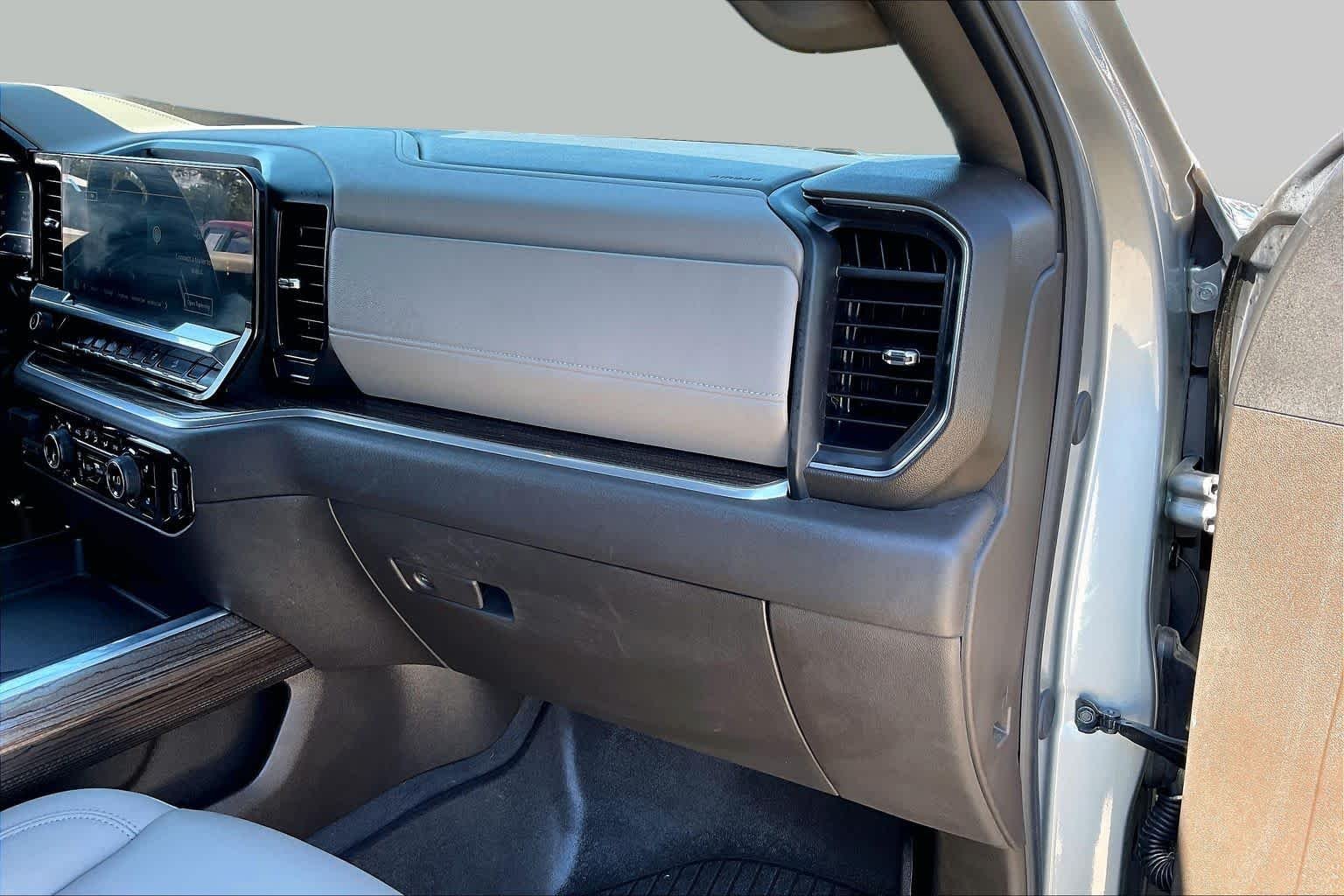 Used 2025 Sterling Gray Metallic Chevrolet LT image 19