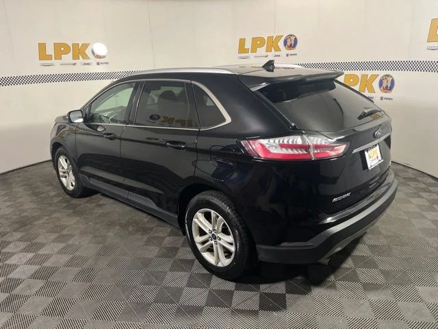 Used 2019 Black Metallic Ford SEL image 5