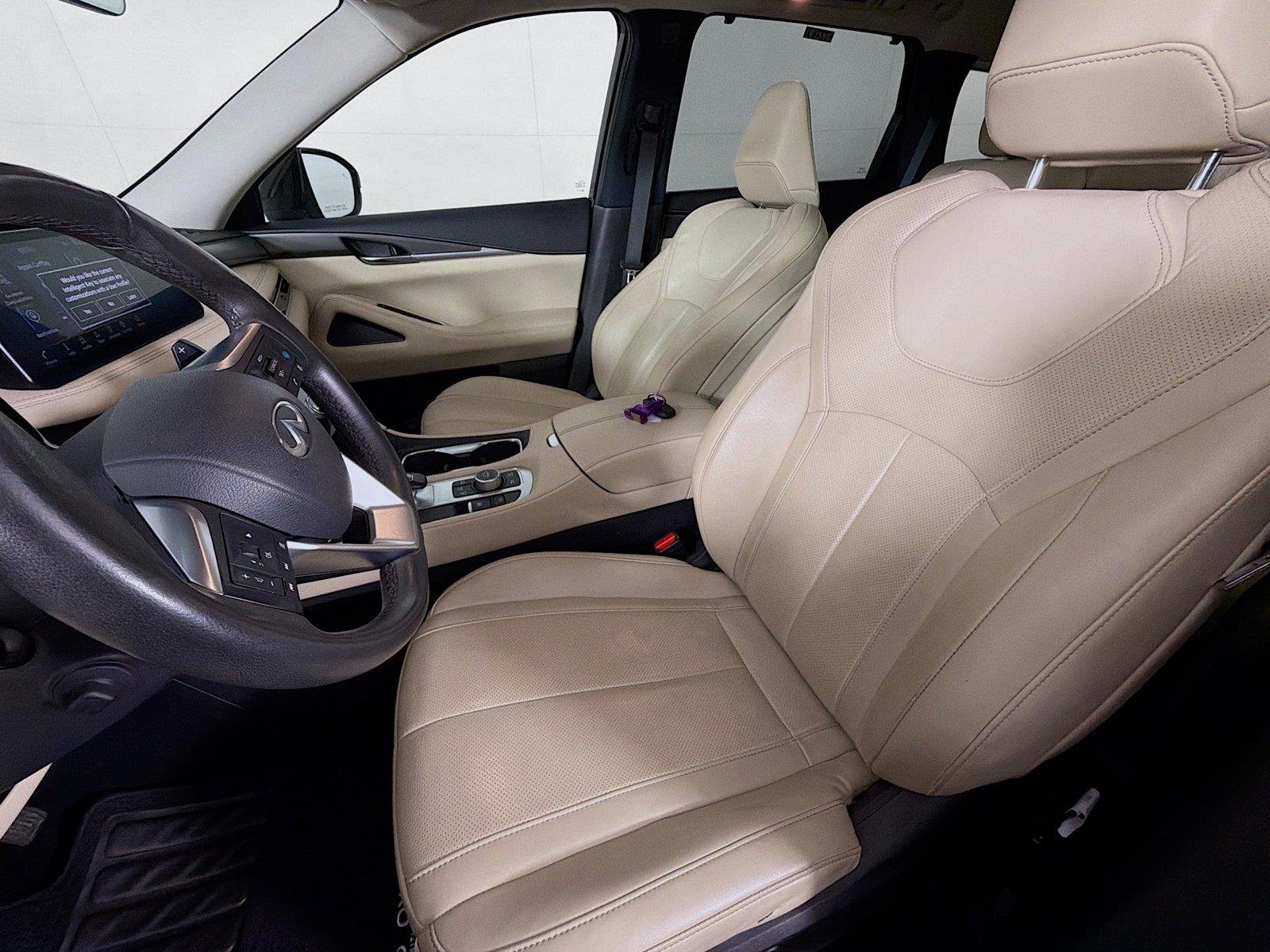 Used 2023 Majestic White INFINITI LUXE image 2