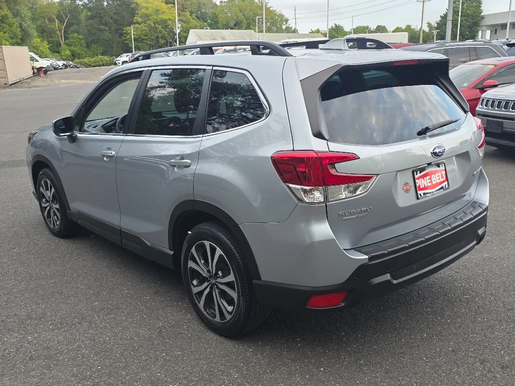 Used 2023 Ice Silver Metallic Subaru Limited image 13
