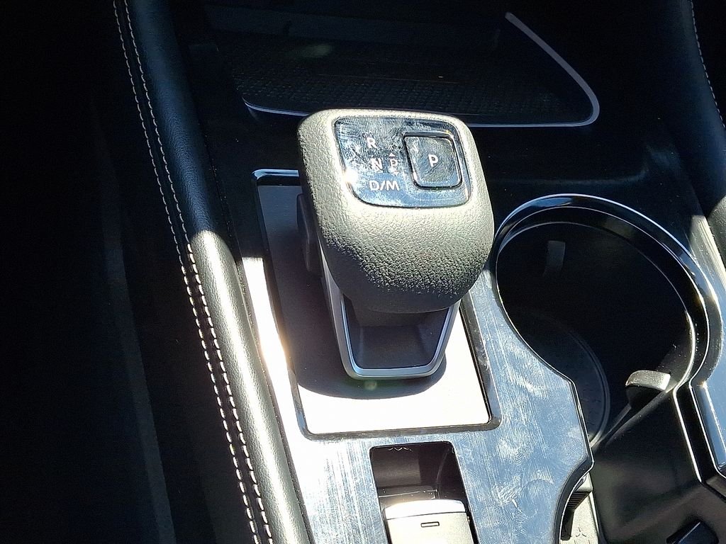 Used 2023 Black Nissan Platinum image 17