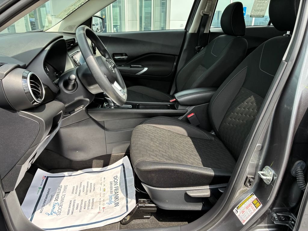 Used 2023 Gray Nissan SV image 8