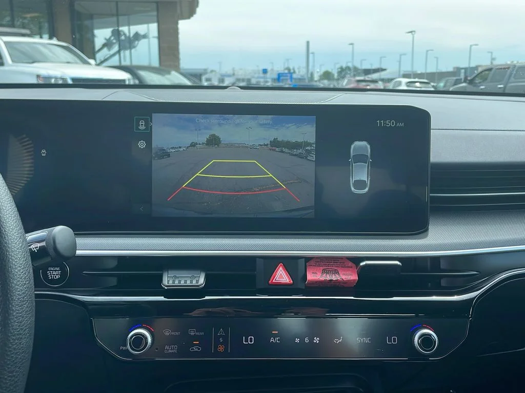 2025 Kia K5 LXS - Photo 17