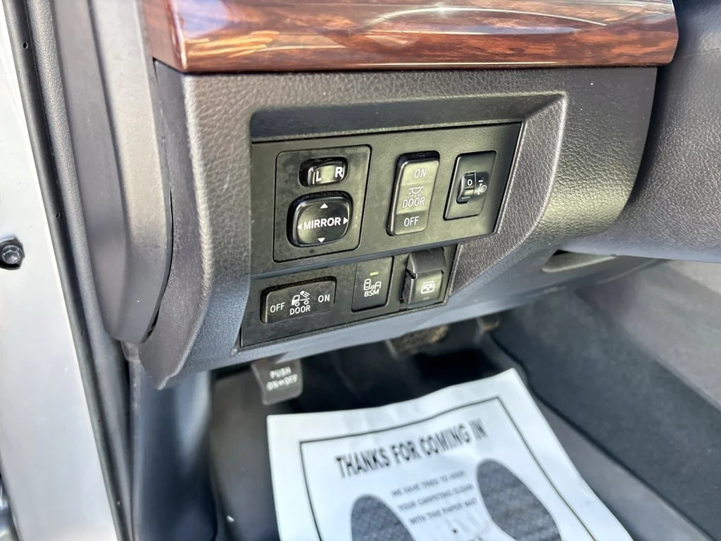 Used 2015 Silver Sky Metallic Toyota Limited image 27