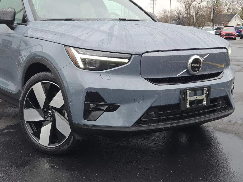 Used 2023 Volvo C40 Ultimate with VIN YV4ED3GM6P2025890 for sale in Schaumburg, IL