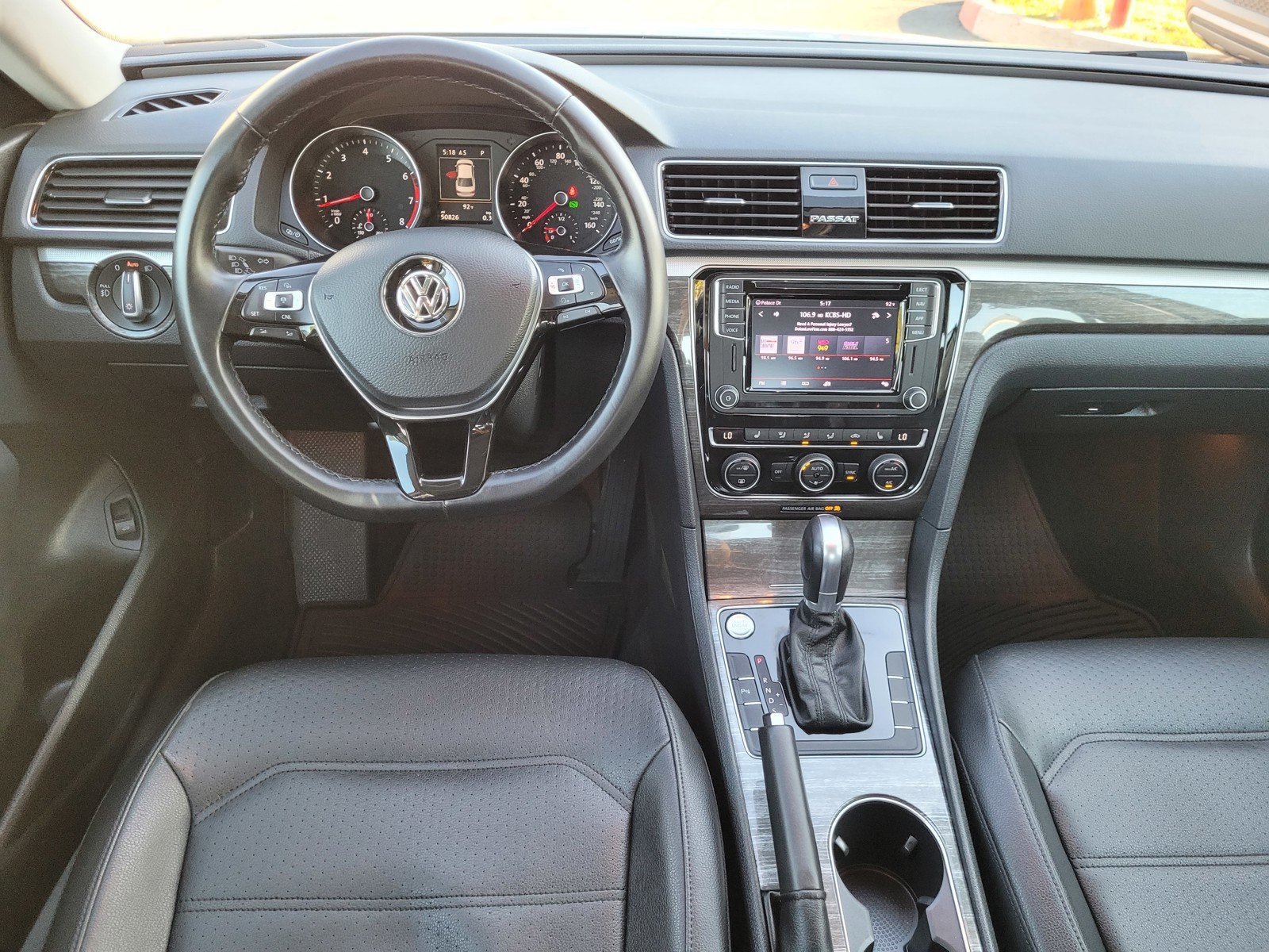 Used 2018 White Volkswagen 2.0T SE w/Technology image 7