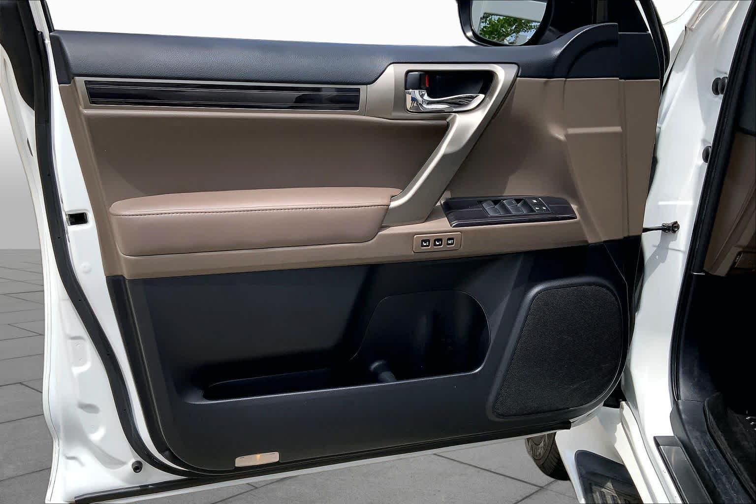 Used 2020 Starfire Pearl Lexus Premium image 40