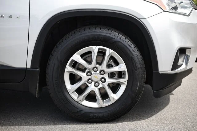 Used 2020 Silver Ice Metallic Chevrolet 3LT image 10