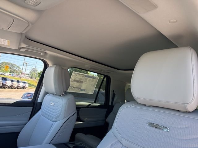 New 2026 Star White Metallic Tri-Coat Ford Platinum image 30
