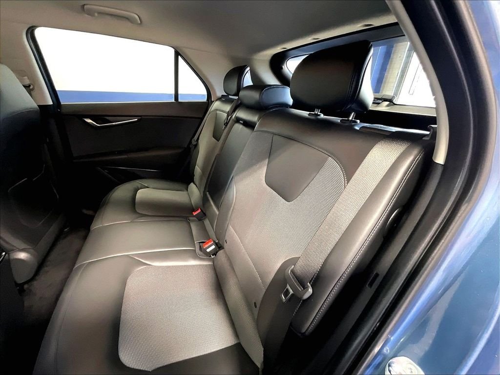 Used 2024 Blue Kia Wind image 15