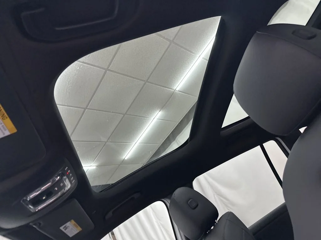 Used 2026 White Mercedes-Benz GLB 250 image 19