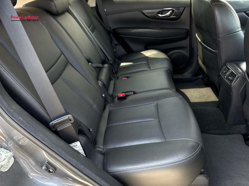 Used 2019 Gun Metallic Nissan SL image 9