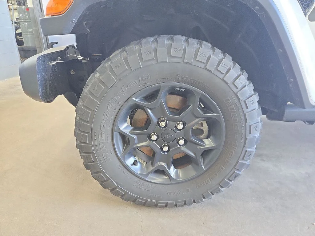 Used 2023 White Jeep Willys image 18