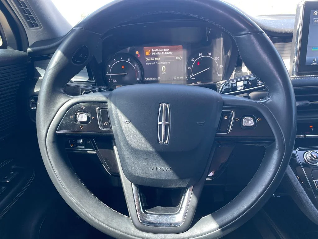 Used 2021 Red Lincoln Standard image 11
