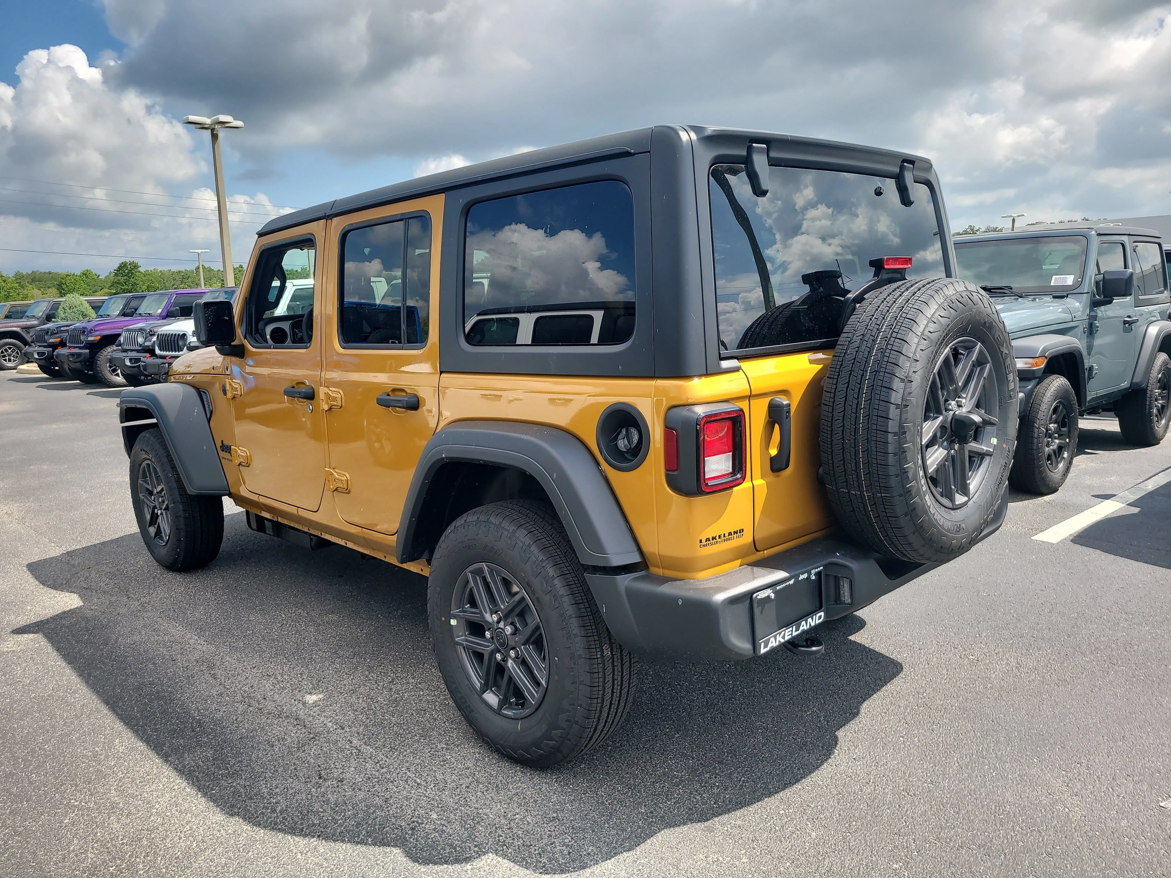 New 2026 Goldilocks Jeep Sport S image 8